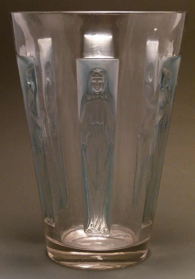 R. Lalique Gobelet Six Figurines Vase