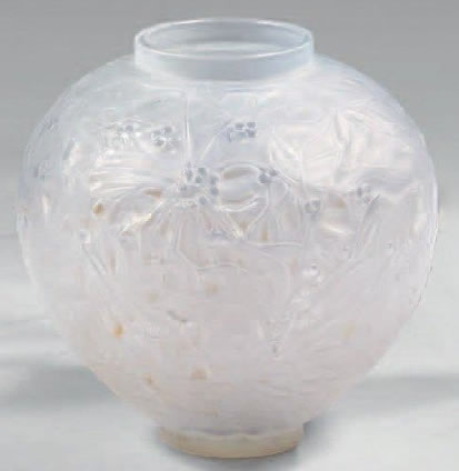 R. Lalique Gui Vase
