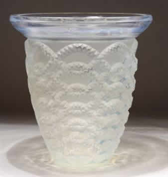 R. Lalique Guirlandes Vase