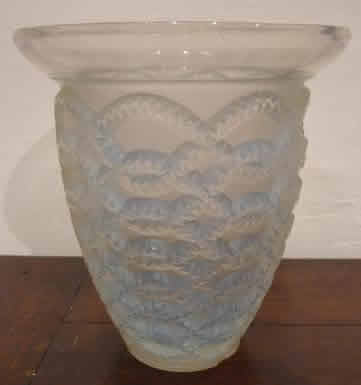 R. Lalique Guirlandes Vase