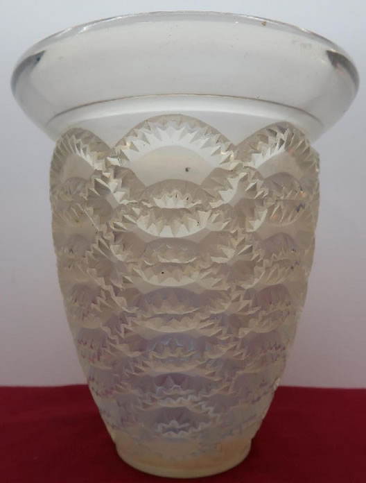 R. Lalique Guirlandes Vase