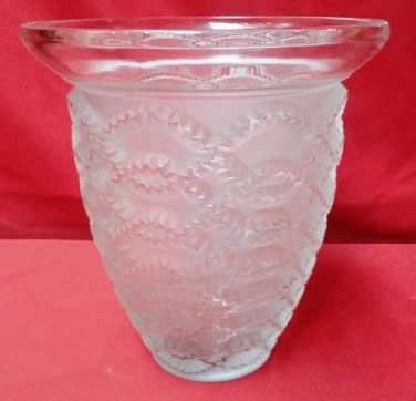 R. Lalique Guirlandes Vase