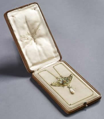 R. Lalique Himalayan Poppy Pendant