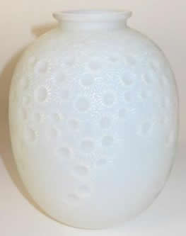 R. Lalique Marguerites Vase