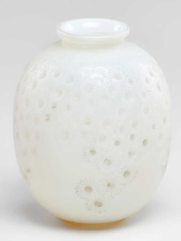R. Lalique Marguerites Vase