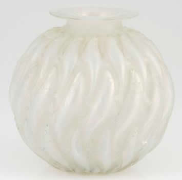 R. Lalique Marisa Vase