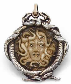 R. Lalique Meduse Et Deux Serpents Pendant