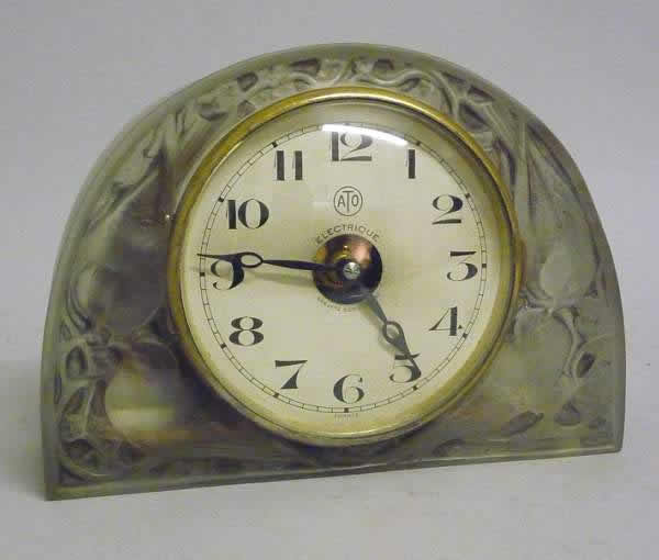 R. Lalique Moineaux Clock