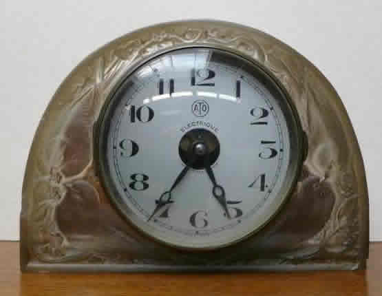 R. Lalique Moineaux Clock