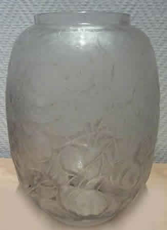R. Lalique Monnaie Du Pape Vase