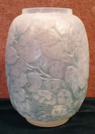 R. Lalique Monnaie Du Pape Vase