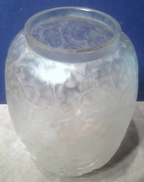 R. Lalique Monnaie Du Pape Vase