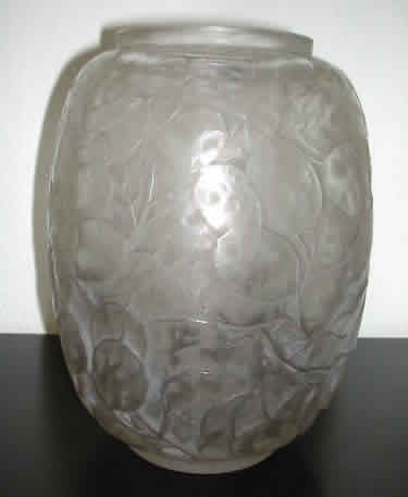 R. Lalique Monnaie Du Pape Vase