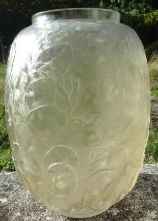 R. Lalique Monnaie Du Pape Vase