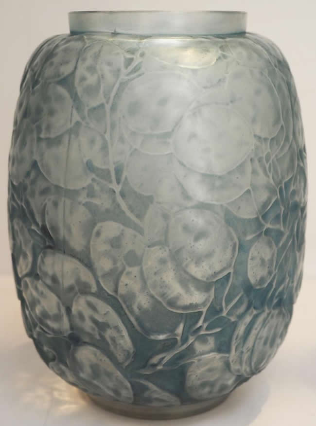 R. Lalique Monnaie Du Pape Vase