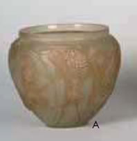 R. Lalique Nefliers Vase