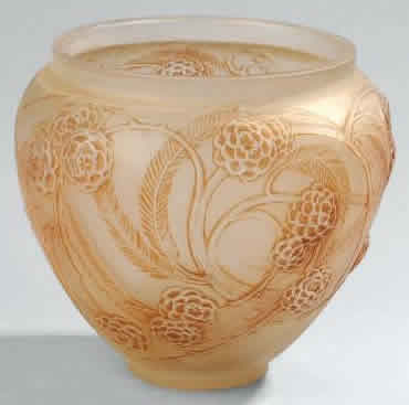 R. Lalique Nefliers Vase