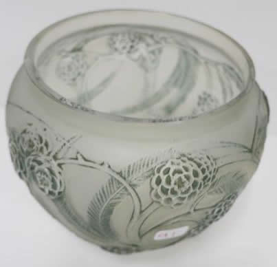 R. Lalique Nefliers Vase