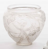 R. Lalique Nefliers Vase