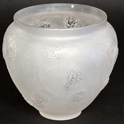 R. Lalique Nefliers Vase