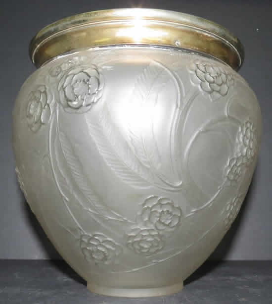 R. Lalique Nefliers Vase