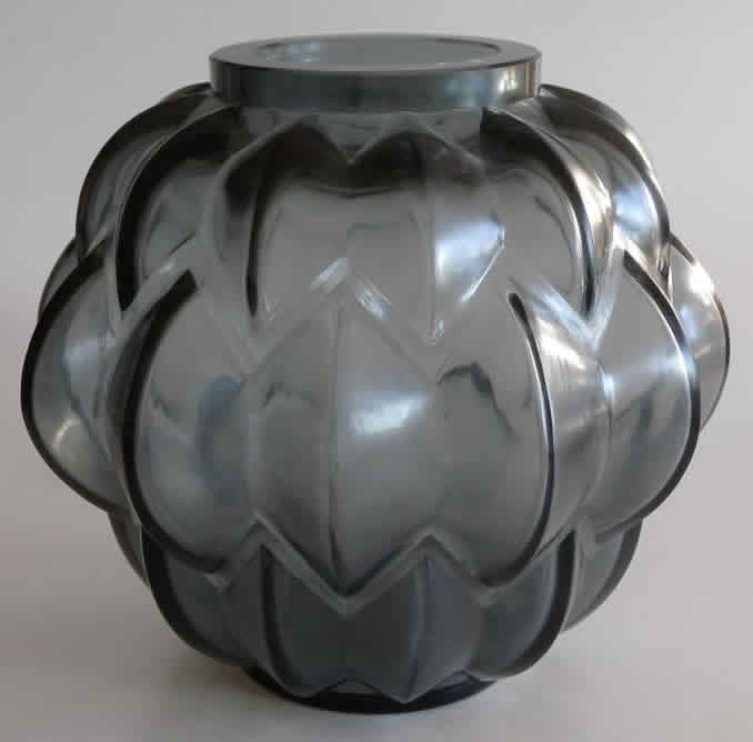 R. Lalique Nivernais Vase