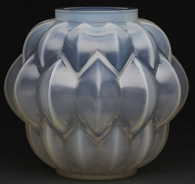 R. Lalique Nivernais Vase