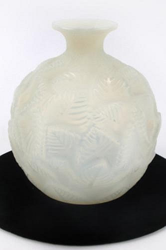 R. Lalique Ormeaux Vase