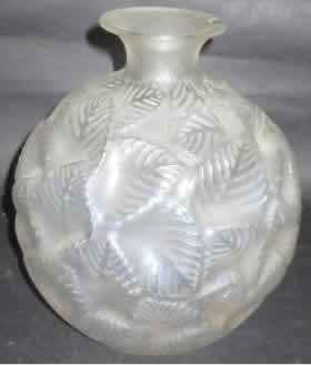 R. Lalique Ormeaux Vase