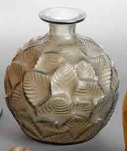 R. Lalique Ormeaux Vase