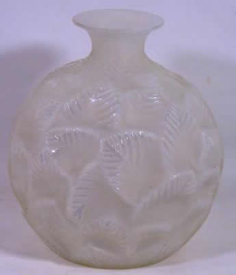 R. Lalique Ormeaux Vase