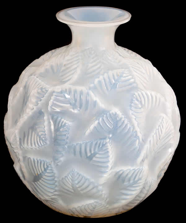 R. Lalique Ormeaux Vase