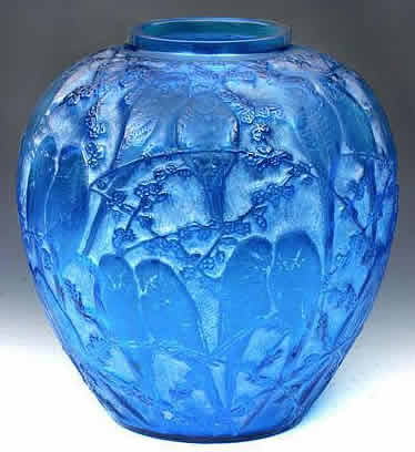 R. Lalique Perruches Vase