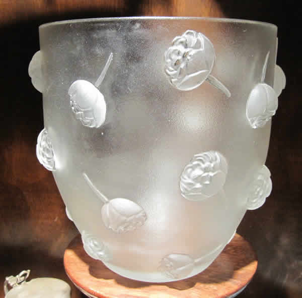 R. Lalique Pivoines Vase