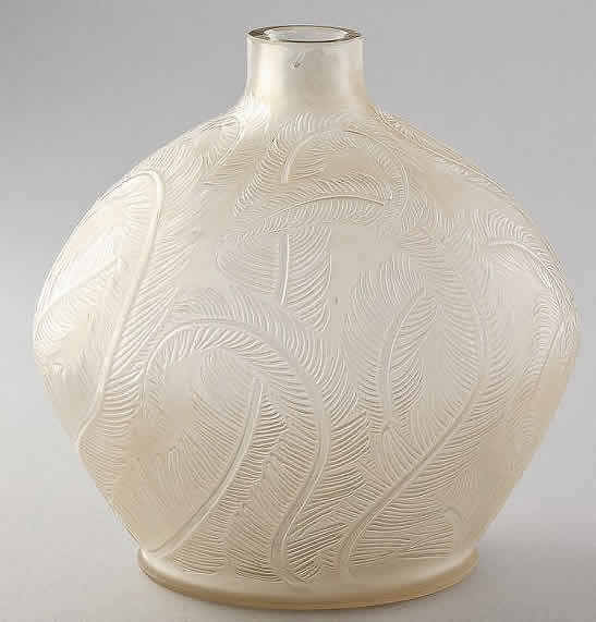 R. Lalique Plumes Vase