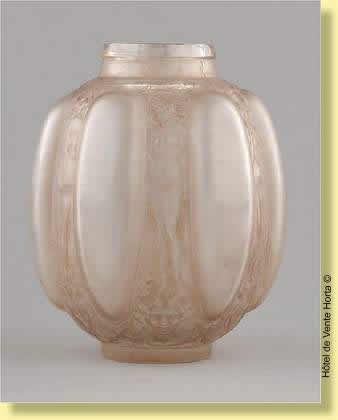 R. Lalique Six Figurines et Masques Vase