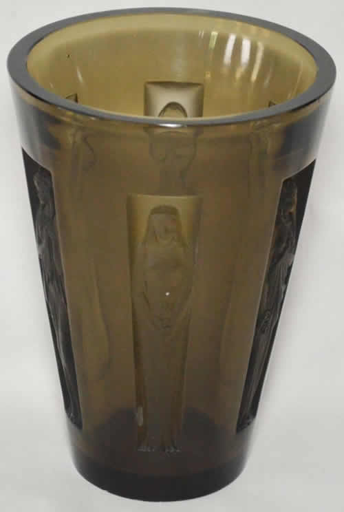 R. Lalique Gobelet Six Figurines Vase