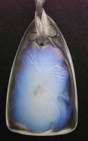 R. Lalique Trefles Pendant