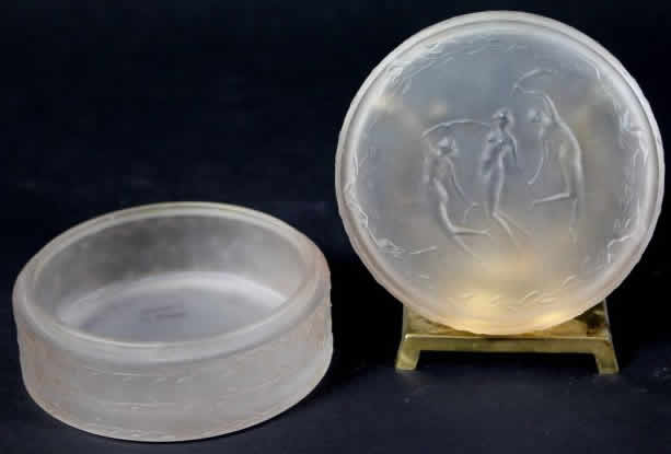 R. Lalique Trois Figurines Powder Box