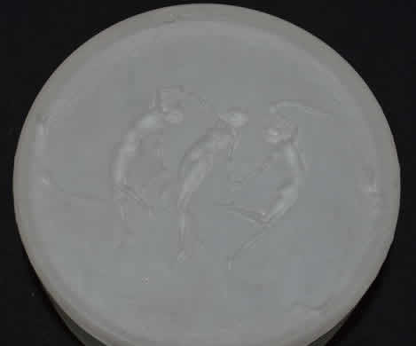 R. Lalique Trois Figurines Powder Box