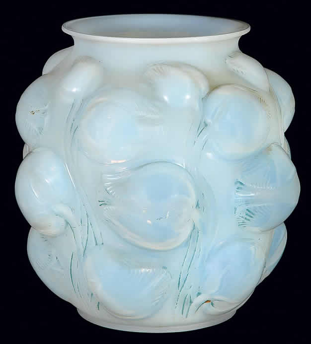 R. Lalique Tulipes Vase