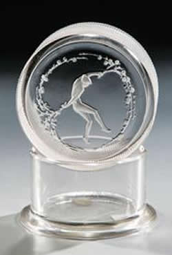 R. Lalique Une Figurine Et  Bouquet Box