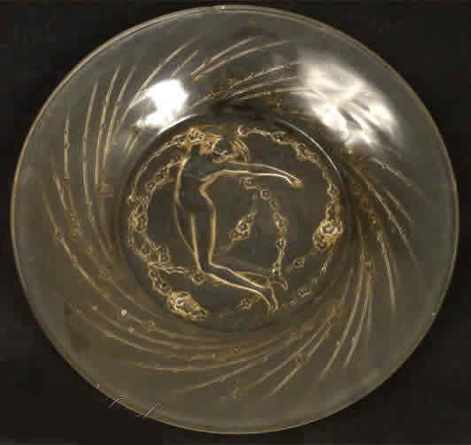 Rene Lalique Une Figurine Et Fleurs Plate