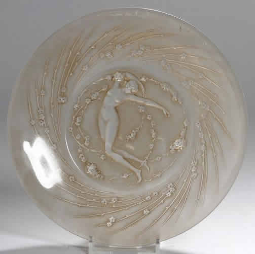 R. Lalique Une Figurine Et Fleurs Plate