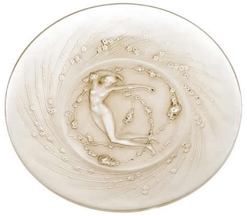 R. Lalique Une Figurine Et Fleurs Assiette