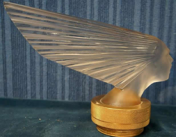 R. Lalique Victoire Mascot