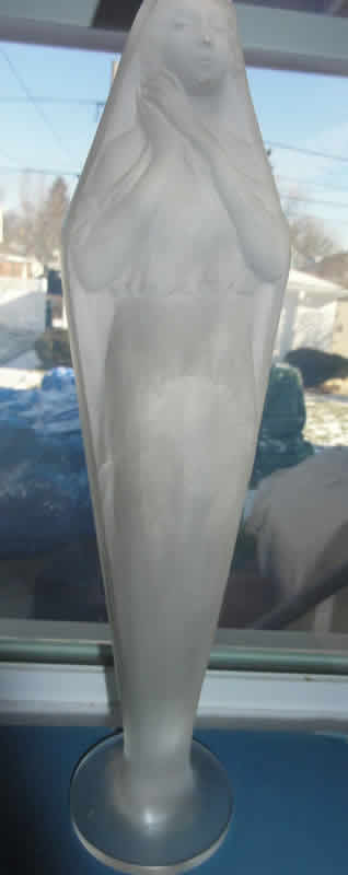 R. Lalique Voilee Mains Joints Statue