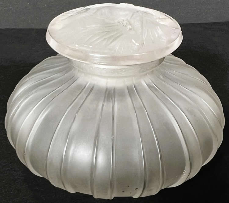 R. Lalique A Cotes Bouchon Papillons Flacon