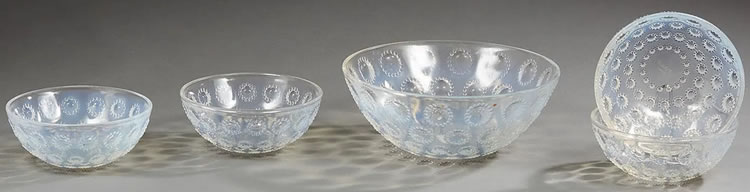 R. Lalique Asters Tableware