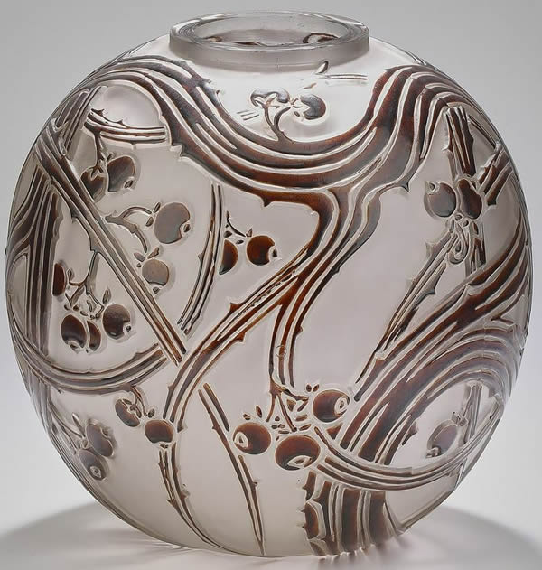 R. Lalique Baies Vase